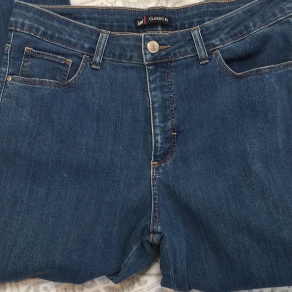 Lee Classic Fit women’s denim jeans. Size 16 Medium. - Picture 2 of 10